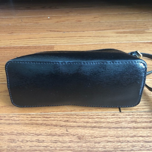 MICHAEL Michael Kors Black Textured Patent Leather Gold-tone Cindy Crossbody Bag - Picture 5 of 10